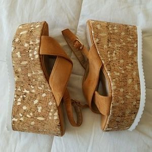 Gold foil cork platforms